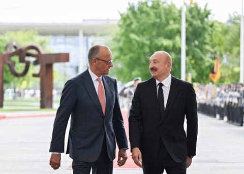 İlham Əliyevin Berlində rəsmi qarşılanma mərasimi keçirilib