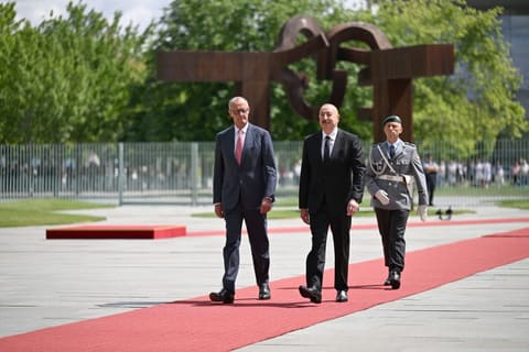 İlham Əliyevin Berlində rəsmi qarşılanma mərasimi keçirilib