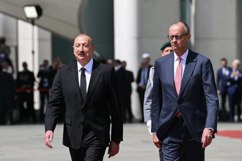 İlham Əliyevin Berlində rəsmi qarşılanma mərasimi keçirilib