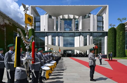 İlham Əliyevin Berlində rəsmi qarşılanma mərasimi keçirilib