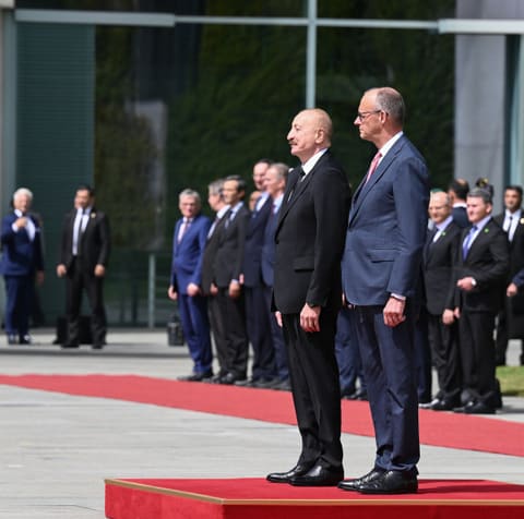 İlham Əliyevin Berlində rəsmi qarşılanma mərasimi keçirilib