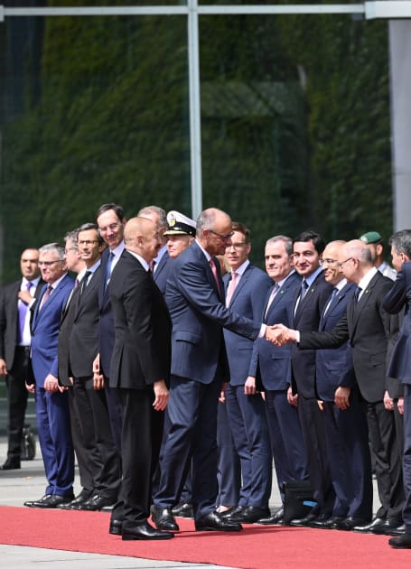 İlham Əliyevin Berlində rəsmi qarşılanma mərasimi keçirilib