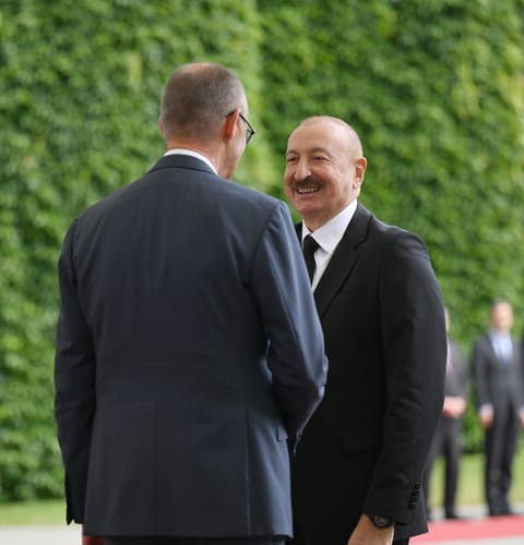 İlham Əliyevin Berlində rəsmi qarşılanma mərasimi keçirilib