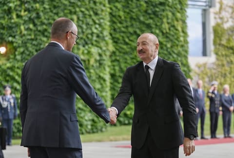 İlham Əliyevin Berlində rəsmi qarşılanma mərasimi keçirilib