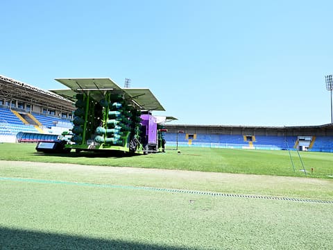 “Liv Bona Dea Arena”da ot örtüyü yenilənir - FOTOLAR