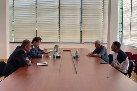 Fuad Sadıqov Xızıda vətəndaşlarla görüşüb, təsərrüfatlara baş çəkib
