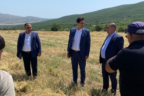 Fuad Sadıqov Xızıda vətəndaşlarla görüşüb, təsərrüfatlara baş çəkib