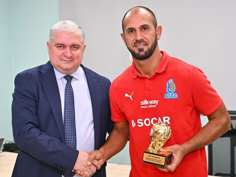 AFFA-nın baş katibi çimərlik futbolu üzrə milli üzvləri ilə görüşüb (fotolar)