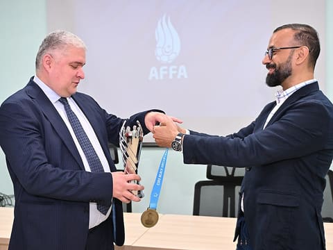AFFA-nın baş katibi çimərlik futbolu üzrə milli üzvləri ilə görüşüb (fotolar)