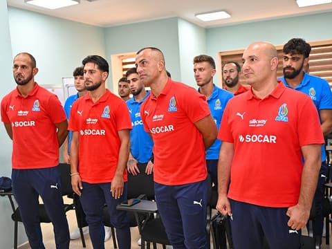 AFFA-nın baş katibi çimərlik futbolu üzrə milli üzvləri ilə görüşüb (fotolar)