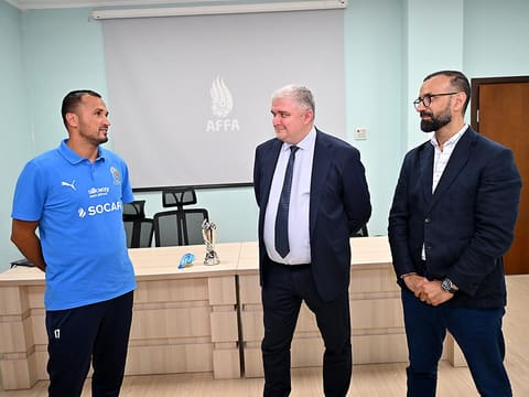 AFFA-nın baş katibi çimərlik futbolu üzrə milli üzvləri ilə görüşüb (fotolar)