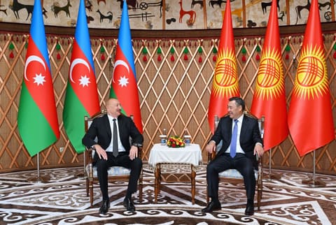 Azərbaycan Prezidenti İlham Əliyevin Qırğızıstan Prezidenti ilə təkbətək görüşü keçirilib 