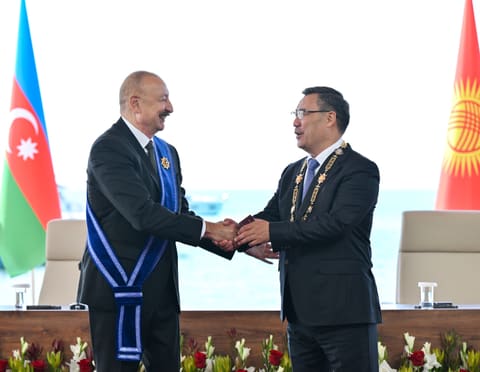 Presidents of Azerbaijan and Kyrgyzstan Exchange Top State Honors at Award Ceremony