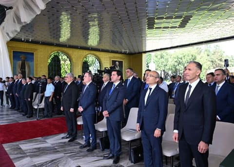 Presidents of Azerbaijan and Kyrgyzstan Exchange Top State Honors at Award Ceremony