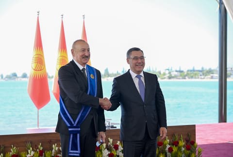 Presidents of Azerbaijan and Kyrgyzstan Exchange Top State Honors at Award Ceremony