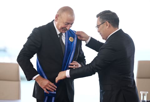 Presidents of Azerbaijan and Kyrgyzstan Exchange Top State Honors at Award Ceremony