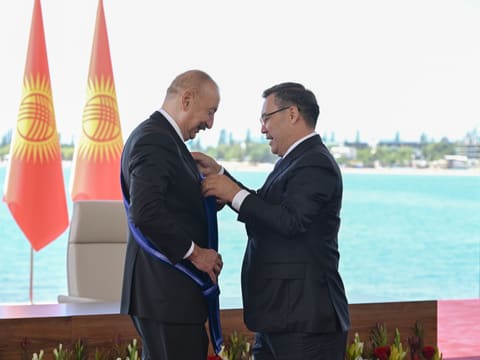Presidents of Azerbaijan and Kyrgyzstan Exchange Top State Honors at Award Ceremony
