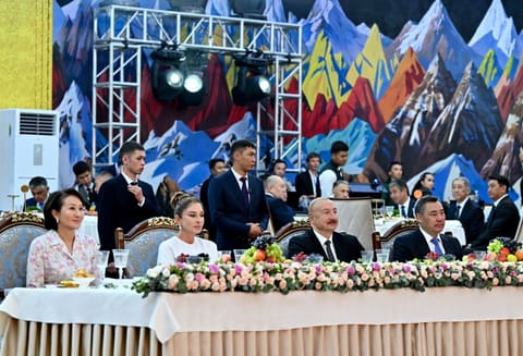 Çolpon-Ata şəhərində Prezident İlham Əliyevin və birinci xanım Mehriban Əliyevanın şərəfinə dövlət ziyafəti verilib