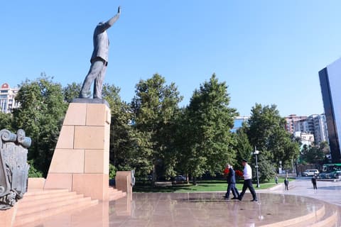Baş prokuror Nəsimidə vətəndaşları qəbul edib