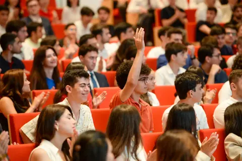 2026/2027-ci tədris ili üzrə Dövlət Proqramı qalibləri ilə görüş keçirilib