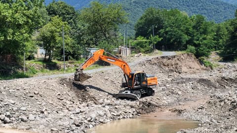 Zaqatalada sel sularına qarşı ağır texnikalar cəlb edib