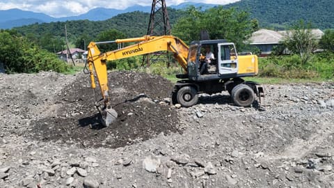 Zaqatalada sel sularına qarşı ağır texnikalar cəlb edib
