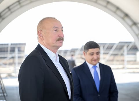 İlham Əliyev Naxçıvan şəhərində “Şəms 1” və “Qərbi Üfüq” Günəş Elektrik stansiyalarında görülən işlərlə tanış olub