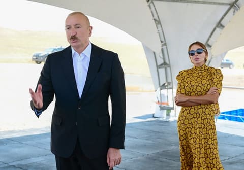 İlham Əliyev Naxçıvan Sənaye Parkının təməlini qoyub