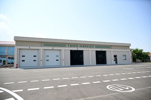 İlham Əliyev Naxçıvanda elektrik mühərrikli yeni avtobuslara baxıb, dəmir yolu infrastrukturunda aparılan yenidənqurma işləri ilə tanış olub  - YENİLƏNİB 2