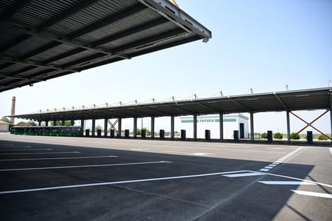 İlham Əliyev Naxçıvanda elektrik mühərrikli yeni avtobuslara baxıb, dəmir yolu infrastrukturunda aparılan yenidənqurma işləri ilə tanış olub  - YENİLƏNİB 2