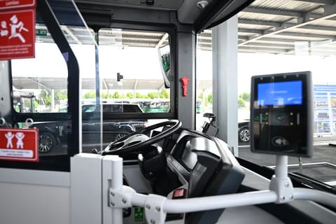 İlham Əliyev Naxçıvanda elektrik mühərrikli yeni avtobuslara baxıb, dəmir yolu infrastrukturunda aparılan yenidənqurma işləri ilə tanış olub  - YENİLƏNİB 2