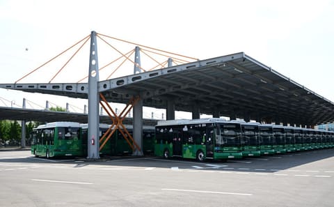 İlham Əliyev Naxçıvanda elektrik mühərrikli yeni avtobuslara baxıb, dəmir yolu infrastrukturunda aparılan yenidənqurma işləri ilə tanış olub  - YENİLƏNİB 2