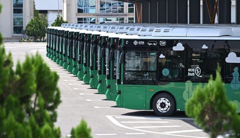 İlham Əliyev Naxçıvanda elektrik mühərrikli yeni avtobuslara baxıb, dəmir yolu infrastrukturunda aparılan yenidənqurma işləri ilə tanış olub  - YENİLƏNİB 2
