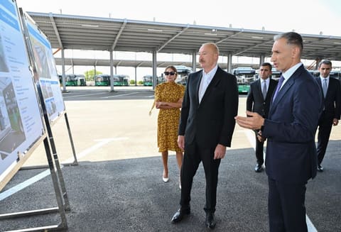 İlham Əliyev Naxçıvanda elektrik mühərrikli yeni avtobuslara baxıb, dəmir yolu infrastrukturunda aparılan yenidənqurma işləri ilə tanış olub  - YENİLƏNİB 2