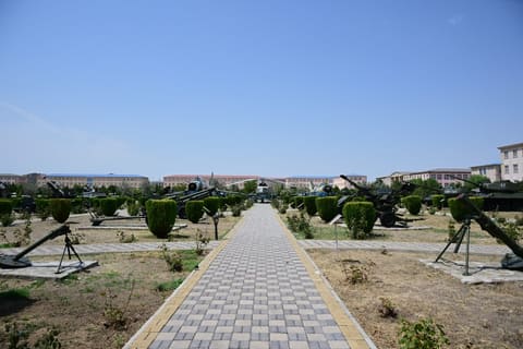 İlham Əliyev Əlahiddə Ümumqoşun Orduda yeni yaradılan komando hərbi hissələrinə Döyüş bayraqlarının verilməsi mərasimində iştirak edib 