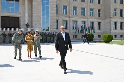 İlham Əliyev Əlahiddə Ümumqoşun Orduda yeni yaradılan komando hərbi hissələrinə Döyüş bayraqlarının verilməsi mərasimində iştirak edib 