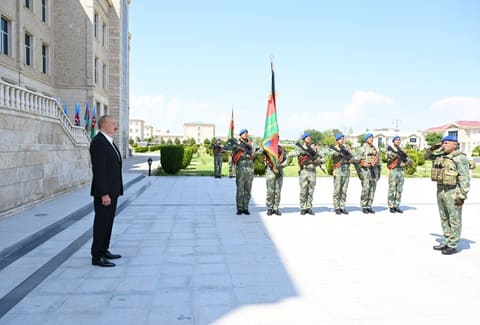 İlham Əliyev Əlahiddə Ümumqoşun Orduda yeni yaradılan komando hərbi hissələrinə Döyüş bayraqlarının verilməsi mərasimində iştirak edib 
