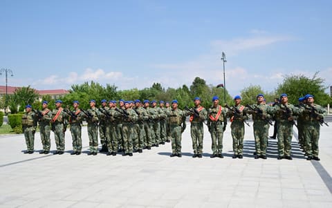 İlham Əliyev Əlahiddə Ümumqoşun Orduda yeni yaradılan komando hərbi hissələrinə Döyüş bayraqlarının verilməsi mərasimində iştirak edib 