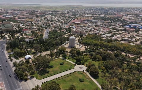 İlham Əliyev Naxçıvanda Möminə xatun türbəsində aparılan bərpa işləri ilə tanış olub