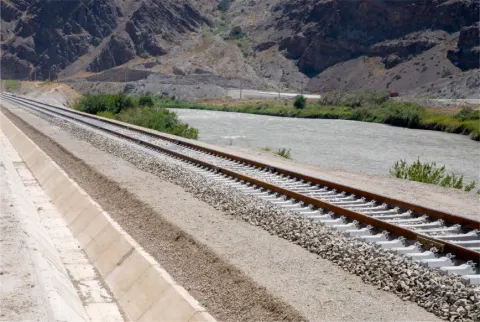 ADY: Naxçıvan dəmir yolu şəbəkəsinin yenidən qurulması davam edir
