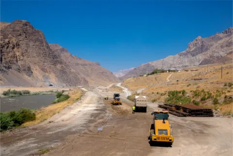 ADY: Naxçıvan dəmir yolu şəbəkəsinin yenidən qurulması davam edir