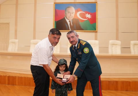 Azərbaycan Sərhəd Mühafizəsinin 107-ci ildönümü ərəfəsində şəhid ailələrinə ordenlər təqdim olunub