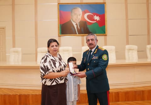 Azərbaycan Sərhəd Mühafizəsinin 107-ci ildönümü ərəfəsində şəhid ailələrinə ordenlər təqdim olunub