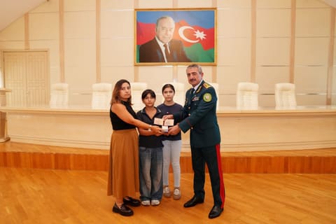 Azərbaycan Sərhəd Mühafizəsinin 107-ci ildönümü ərəfəsində şəhid ailələrinə ordenlər təqdim olunub