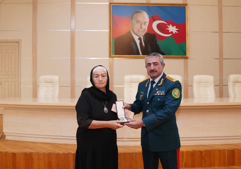 Azərbaycan Sərhəd Mühafizəsinin 107-ci ildönümü ərəfəsində şəhid ailələrinə ordenlər təqdim olunub