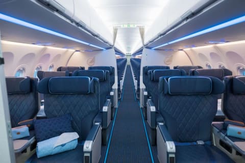 AZAL “Airbus A321neo” təyyarəsi ilə donanmasını genişləndirib