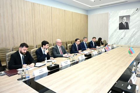 Azərbaycan Britaniya ilə nəqliyyat və rəqəmsal inkişaf üzrə əməkdaşlıq barədə memorandum imzalayıb