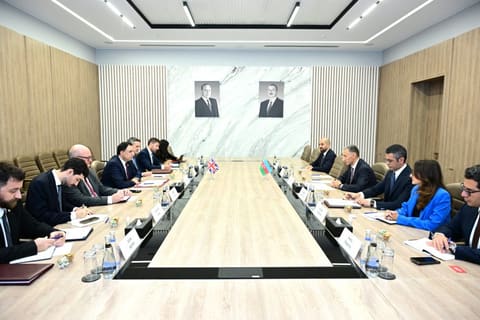 Azərbaycan Britaniya ilə nəqliyyat və rəqəmsal inkişaf üzrə əməkdaşlıq barədə memorandum imzalayıb
