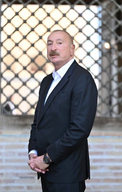Azərbaycan ilə Özbəkistanın prezidentləri və birinci xanımları Buxara şəhərindəki "Poyi-Kalon" kompleksi ilə tanış olublar
