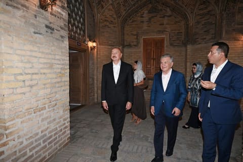Azərbaycan ilə Özbəkistanın prezidentləri və birinci xanımları Buxara şəhərindəki "Poyi-Kalon" kompleksi ilə tanış olublar